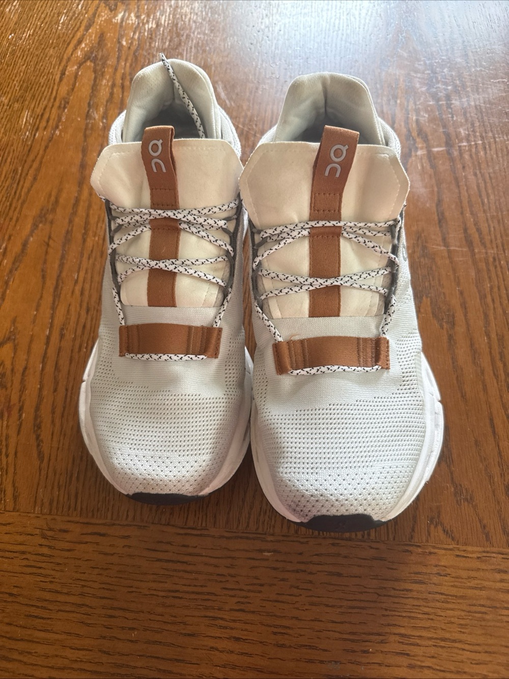 VGUC On Cloud Running Cloudnova Women’s Sneakers Tennis Shoes White Pearl, 10